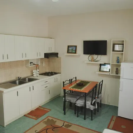 Vila Memcaj 23 מלון Velipojë