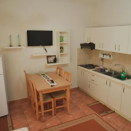 Vila Memcaj 23 מלון 3*