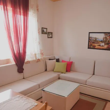 Vila Memcaj 23 מלון 3*
