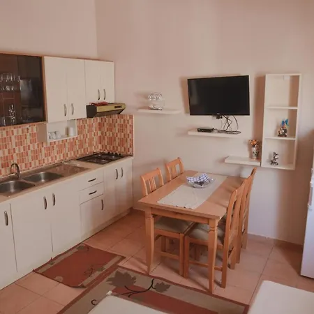 Vila Memcaj 23 Velipojë